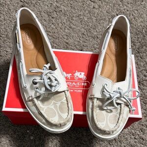 Coach Women's Cream and White Loafers